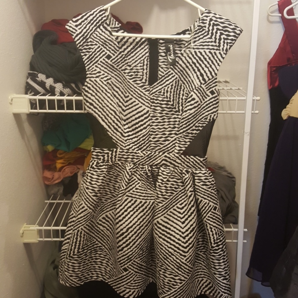 a black and whote dress